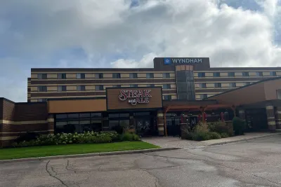 Wyndham Minneapolis South/Burnsville Hotels near Minnesota Zoo