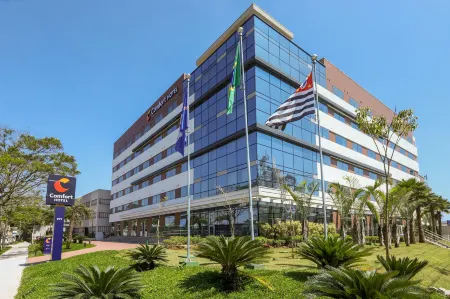 Comfort Hotel Guarulhos Aeroporto Отели в г. Гуарульюс