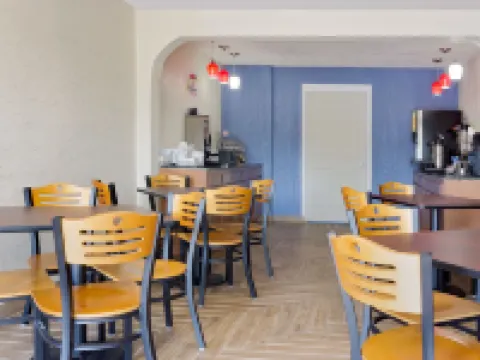 Super 8 by Wyndham Florence Hotels in Florence