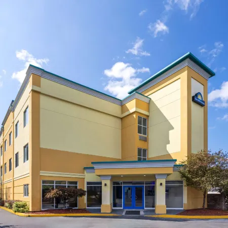 Days Inn & Suites by Wyndham Albany