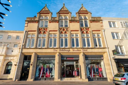 Cathedral Yard - Art Deco Luxury (Exeter)