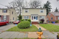 Newark Home w/ Deck & Fire Pit, 16 Mi to NYC!