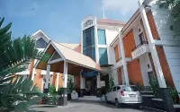 Tryas Hotel