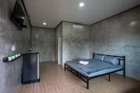 Sun Resort Hotels near Wat Ratnimit (Wat Nong Prue)