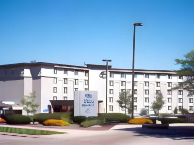 Holiday Inn Milwaukee Riverfront Hotels near Veterans Park