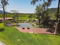 Casa de Vidro Alto Padrão - Hospedar Com Propósito Hotels near Lagoinha do Leste Beach