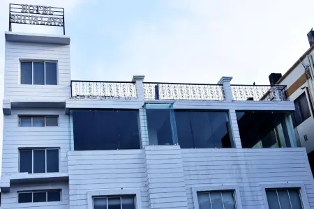 Hotel Shivalaya,Gaya Отели рядом с достопримечательностью «Vishnupad Temple»