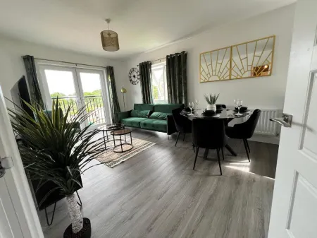 Modern 2 bedroom apartment Отели в г. Ситтингбурн