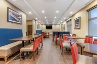 Comfort Inn & Suites Hotels in Ashfield-Colborne-Wawanosh