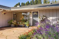 Hummingbird Haven by Avantstay Dog-friendly, Near the Beach, Huge Yard+hot Tub