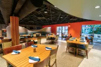 Oasis Hotel & Conv. Center, Ascend Hotel Collection - breakfast