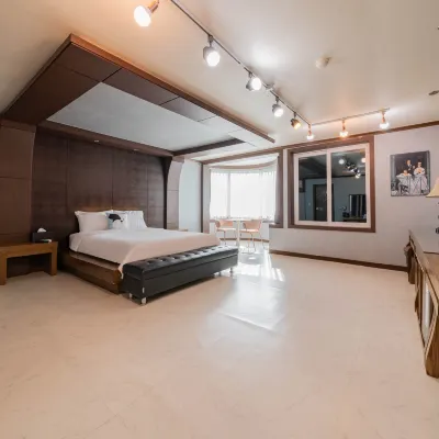 Samcheok Star Motel Отели рядом с достопримечательностью «Парк роз в Самчхоке»