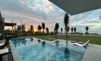 2 Villas Next Door- In Great Location - View Biển