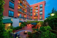 Courtyard Savannah Downtown/Historic District Hotels near سافانا/ هيلتون هيد