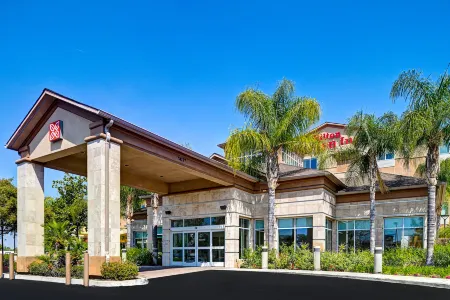 Hilton Garden Inn San Bernardino Отели рядом с достопримечательностью «Costco Gas Station»