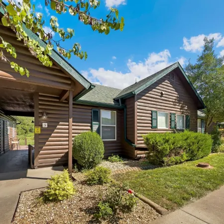 Cozy Cottage Inside the Premier Old Kinderhook Golf Resort