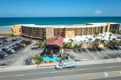 Fabulous Ocean Views at Daytona Beach! Connie's Bookshelf附近的飯店