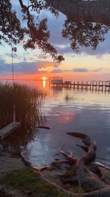 Bright 3 Bedroom-2 Bath-Close to Beach and Shops-Bikes Included