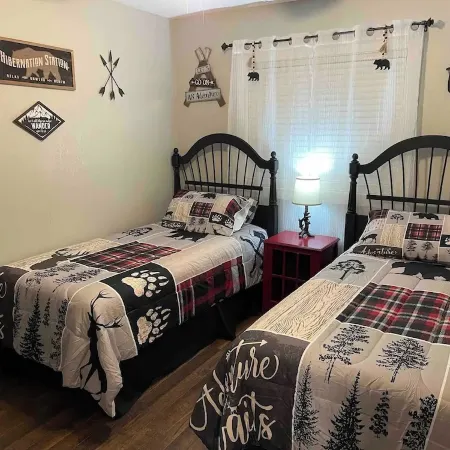 Beechside Breeze Luxury Condo with pool & hot tub