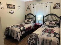 Beechside Breeze Luxury Condo with pool & hot tub
