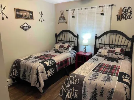 Beechside Breeze Luxury Condo with pool & hot tub Отели в г. Бич Маунтин