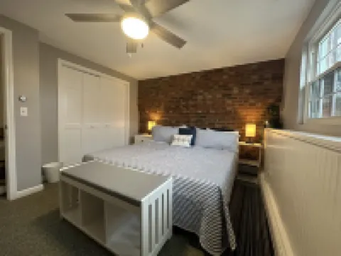 Ocean Breeze / 8-Minute Walk to Beach