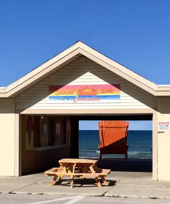 IN TOWN, ONLY 3 BLOCKS FROM LAKE MICHIGAN’S “STEARNS BEACH