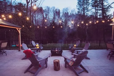 RIVER FRONT Pickleball & Bball Patio-Pets-2 houses