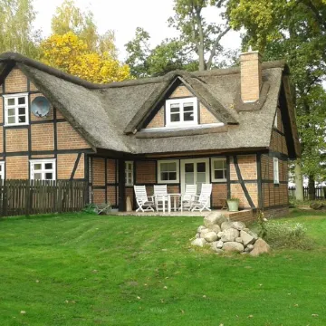 Cozy vacation days under thatch in the biosphere reserve