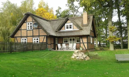Cozy vacation days under thatch in the biosphere reserve