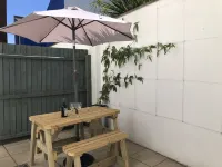 Cosy cottage, short walk to beach and restaurants