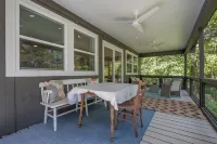 Lakeview, 3-Bedroom Cottage, newly renovated