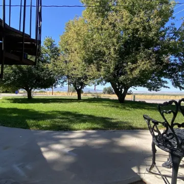 Quiet apartment at the mouth of meadow mountains.  Located right off of i15.