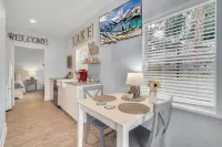 Beautiful Lakeview 1 bedroom/1 bath unit