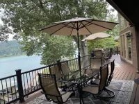 Sunset Dreams Norris Lake Front house/Deerfield Resort-sleeps 14/hot tub/slip