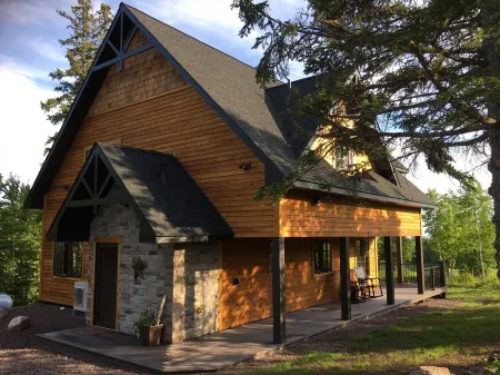 LUTSEN NORTHWOODS RETREAT-GOLF, WINERY, HIKING, BIKING, NEAR TRAILS, SKI, SLED