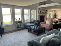 Lakefront Living. Kayak while bald eagles soar above and loons call out. Các khách sạn ở Raymond