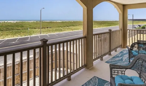 Stunning 4 BR, 3.5B with amazing beach view,  4 minute walk to the beach!