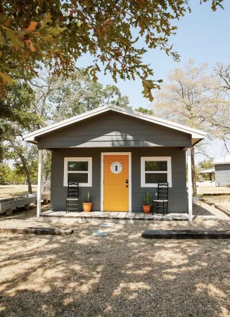 01 Lonestar - Carmine Cottage with a Country View