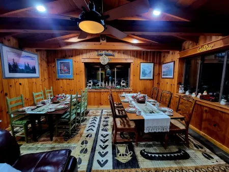 4 BR 3 Bath cabin on Cherokee Lake with private dock.  Sleeps 10 to 12.