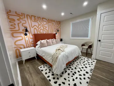 Eccentric Privy-Sleeps6. 2nd floor & outdoor deck