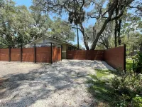 August Special Cozy Cottage with Queen Bed & Nearby Pickleball Courts
