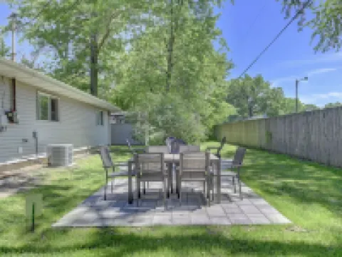 Dunes Homestead - Near Dunes + Lake + Dog Friendly Hotels in Porter