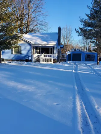 Blueberry Hill...sweet 3 bedroom vacation home in beautiful St. Clair.