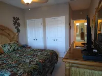 NEW! Waterfront 2 BR, 2 BA on Steinhatchee River, private boat slip,WiFi, dog ok