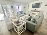 The Happy Place by the Ocean - 7 minute walk! Hotel a New Smyrna Beach