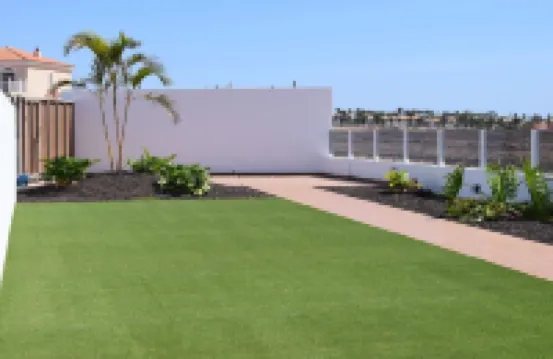 Modern villa on the golf course with stunning views, Wifi and heated pool