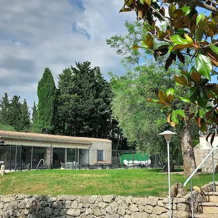 Beautiful Provencal Stone Villa with Large Pool and Pool House Отели рядом с достопримечательностью «Museum of Art and History of Provence»