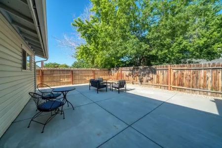Modern Home in Reno w/PoolTable, HotTub.10 mins from Downtown!