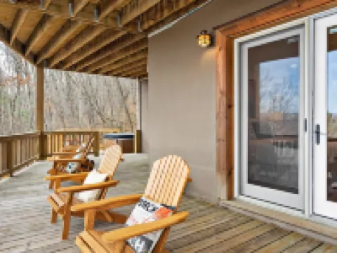 Breathtaking Mountain View Luxury AVL Cabin w/Hot Tub, Fireplaces, Hi-Speed Wifi